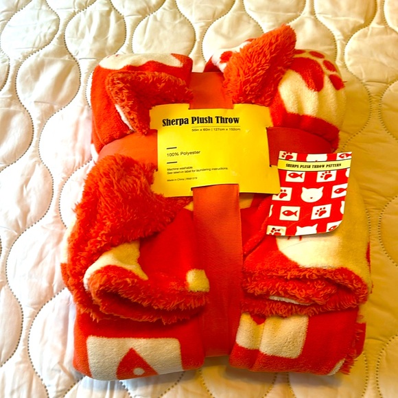 Sherpa Plush Throw in kitty pattern - Picture 1 of 5